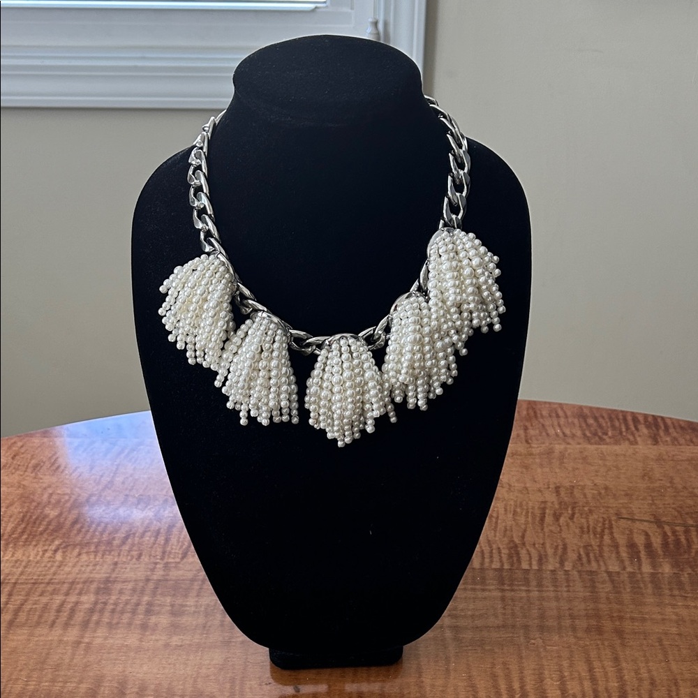 BR Elegant Silver and White Pearl Necklace